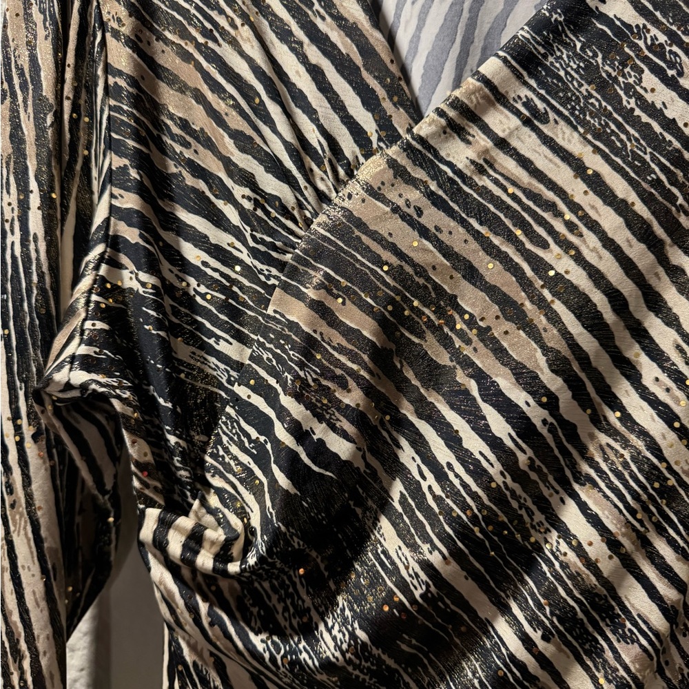 Womens Dress barn Collection Black and Cream V-Neck Draped Wrap Top - Picture 3 of 4